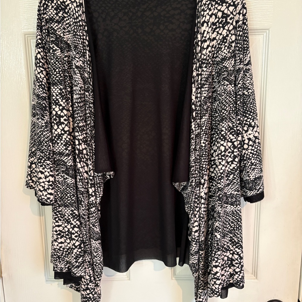 Women's Venezia-Milano Black and White Patterned Waterfall Design Jacket